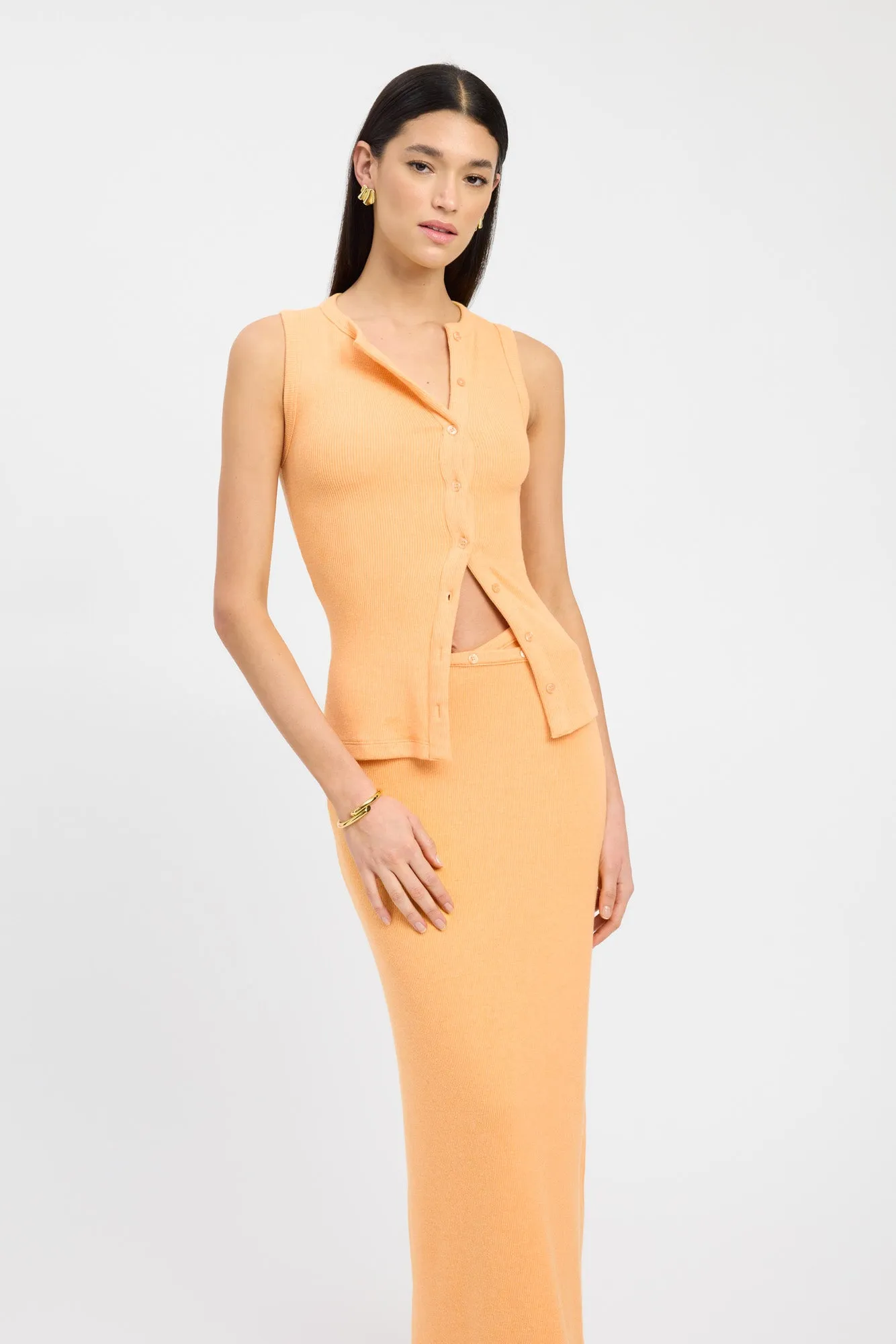 Bec Button Tank