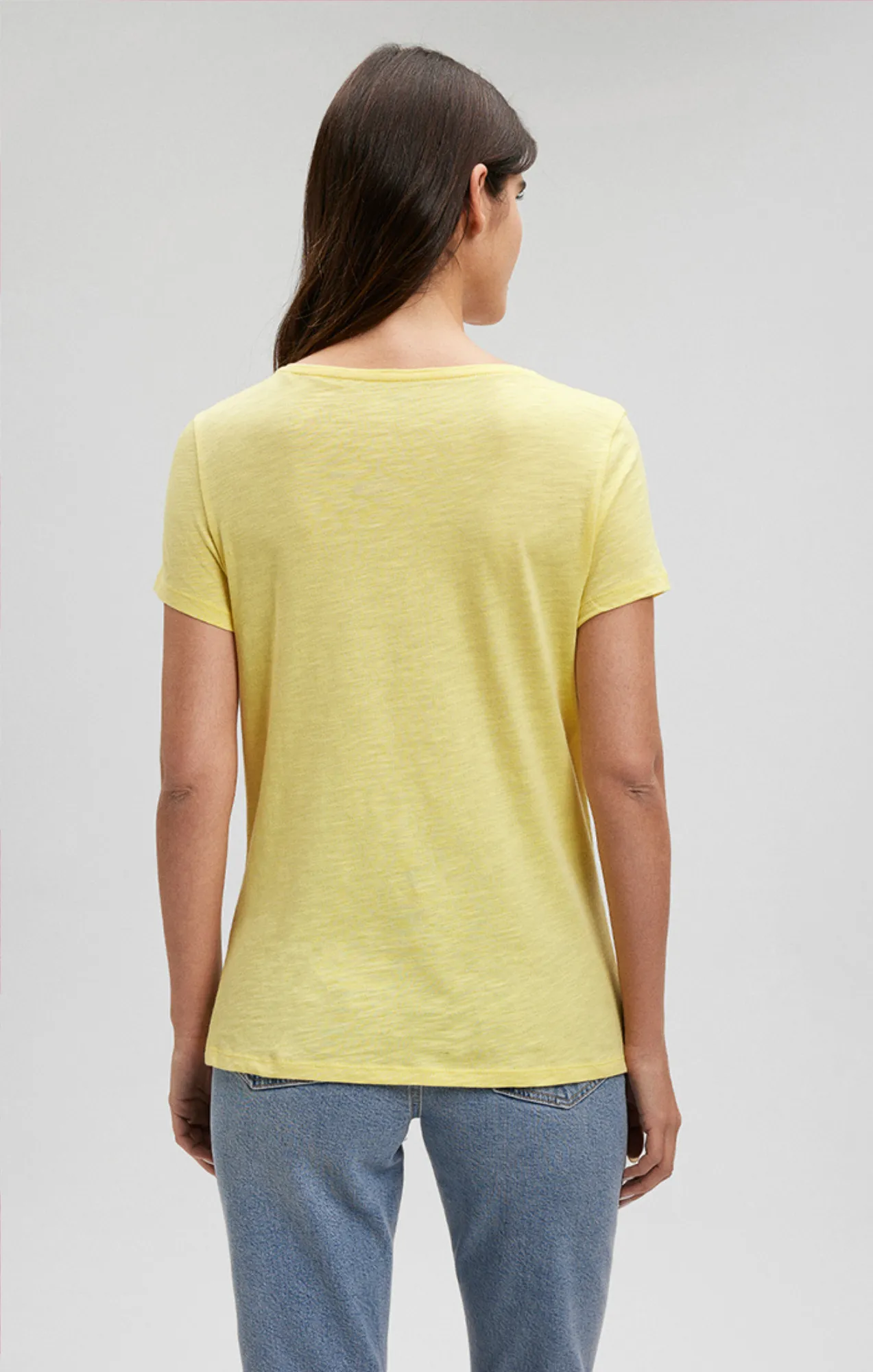 V-NECK T-SHIRT IN LEMON DROP