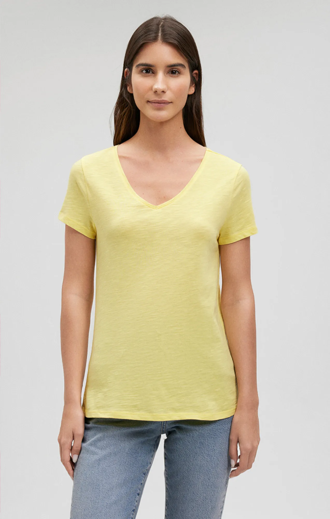 V-NECK T-SHIRT IN LEMON DROP