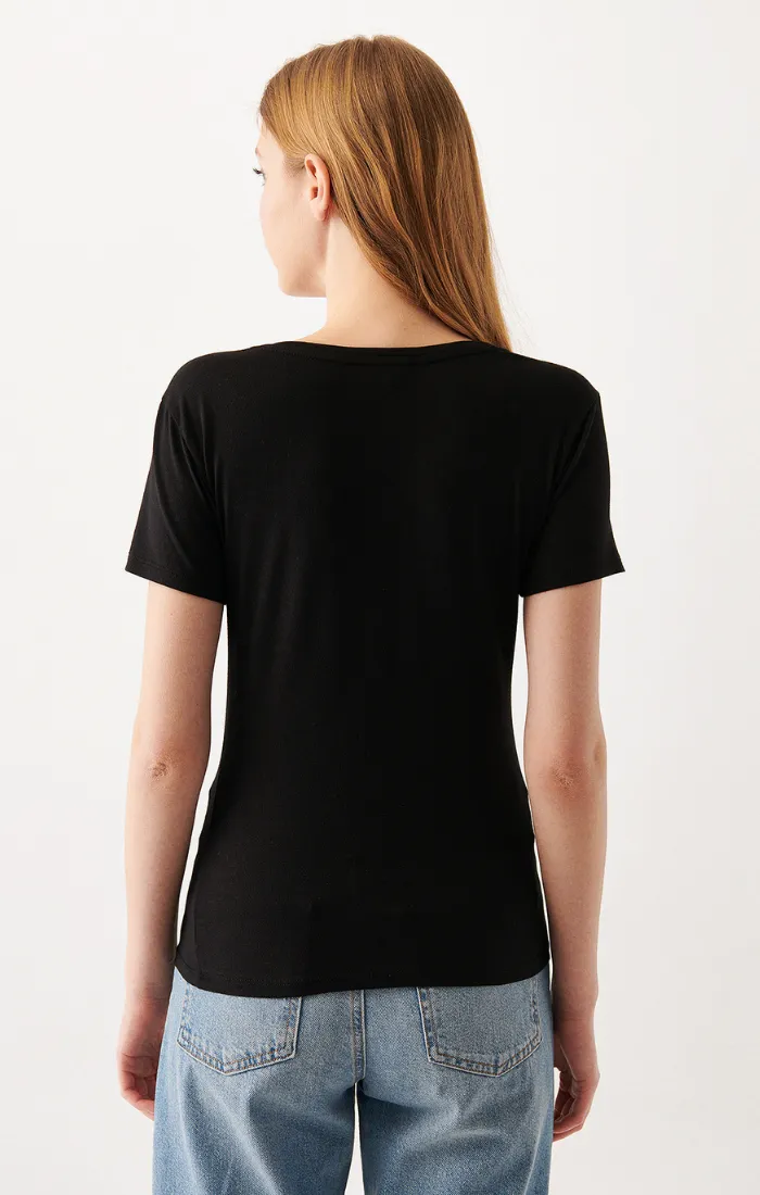 WOMEN'S BASIC SHORT SLEEVE T-SHIRT IN BLACK